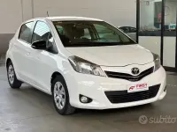 Usata Toyota Yaris Lounge 99 CV (72 kW) 2012 Bianco Utilitaria