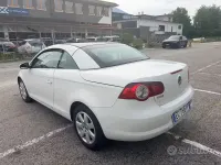 Usata VW Eos 140 CV (102 kW) 2010 Bianco Cabrio