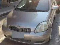 Usata Toyota Yaris 65 CV (47 kW) 2003 Grigio Berlina