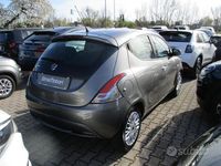Usata Lancia Ypsilon Gold 69 CV (50 kW) 2016 Grigio Utilitaria