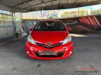 Usata Toyota Yaris Lounge 69 CV (50 kW) 2014 Rosso Utilitaria