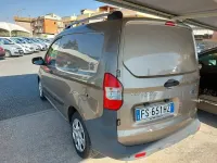 Usata Ford Transit Courier Titanium 101 CV (74 kW) 2018 Marrone Furgone