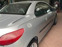 Usata Peugeot 206 CC 109 CV (80 kW) 2002 Grigio Cabrio