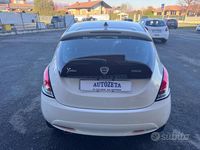 Usata Lancia Ypsilon Gold 69 CV (50 kW) 2022 Bianco Utilitaria