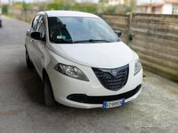 Używany Lancia Ypsilon 69 KM (50 kW) 2015 Biały Hatchback