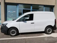 Usata Renault Kangoo 116 CV (85 kW) 2023 Bianco Monovolume