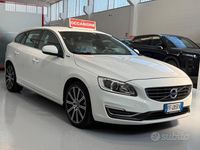 Usata Volvo V60 Momentum 288 CV (211 kW) 2016 Bianco Station wagon