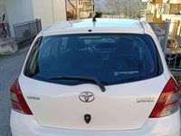 Begagnad Toyota Yaris 69 HK (50 kW) 2011 Vit Halvkombi