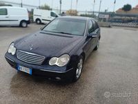 Usata Mercedes C220 125 CV (91 kW) 2001 Blu Berlina