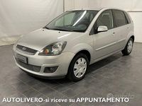 Usata Ford Fiesta 90 CV (66 kW) 2007 Grigio Utilitaria