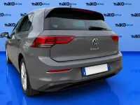 Usata VW Golf VIII Life 110 CV (80 kW) 2022 Dolphin grey metall. Berlina