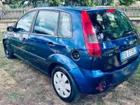 Begagnad Ford Fiesta Ghia 75 HK (55 kW) 2006 Blå Halvkombi