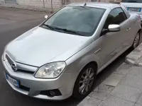 Usata Opel Tigra 69 CV (50 kW) 2006 Grigio Cabrio