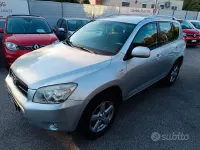 Usata Toyota RAV4 Luxury 136 CV (100 kW) 2006 Grigio SUV