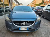 Usata Volvo V40 Momentum 150 CV (110 kW) 2013 Blu Berlina