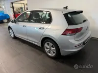 Usata VW Golf VIII Life 116 CV (85 kW) 2022 Grigio Berlina