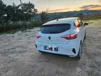 Usata Renault Clio V 100 CV (73 kW) 2024 Bianco Berlina