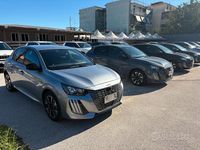 Usata Peugeot 208 Allure 101 CV (74 kW) 2025 Nero Utilitaria