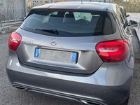 Usata Mercedes A180 109 CV (80 kW) 2016 Grigio Berlina