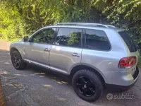 Usata VW Touareg 174 CV (127 kW) 2003 Grigio SUV