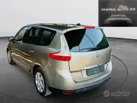 Usata Renault Scénic III 110 CV (80 kW) 2013 Grigio Monovolume