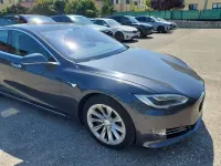 Usata Tesla Model S 135 kW (184 CV) 2018 Grigio scuro metallizzato Utilitaria