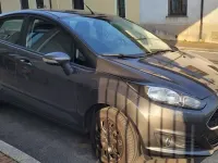 Usata Ford Fiesta 101 CV (74 kW) 2016 Grigio Utilitaria