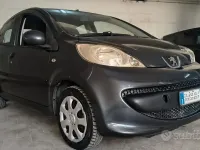 Usata Peugeot 107 54 CV (39 kW) 2008 Grigio Utilitaria