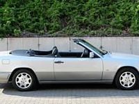 Usata Mercedes E320 220 CV (161 kW) 1997 Argento Cabrio