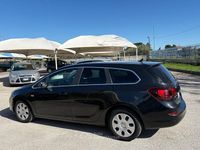 Usata Opel Astra 110 CV (80 kW) 2011 Nero Station wagon