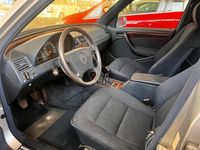 Usata Mercedes C200 Elegance 163 CV (119 kW) 2001 Grigio Berlina