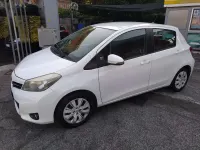 Usata Toyota Yaris Lounge 69 CV (50 kW) 2013 Bianco Utilitaria