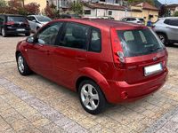 Usata Ford Fiesta Titanium 68 CV (50 kW) 2007 Rosso Utilitaria