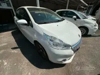 Usata Peugeot 208 Active 68 CV (50 kW) 2014 Bianco Utilitaria