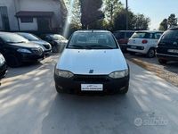 Usata Fiat Strada 62 CV (45 kW) 2001 Bianco Pick-up