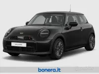 Begagnad Mini Cooper Essential 150 kW (204 HK) 2025 Svart Halvkombi