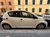 Usata Toyota Aygo 68 CV (50 kW) 2013 Bianco Utilitaria