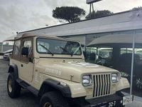 Usata Jeep Wrangler Laredo 103 CV (75 kW) 1990 Beige SUV