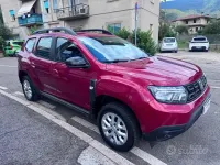 Usata Dacia Duster Comfort 116 CV (85 kW) 2021 Bordeaux/ corallo scuro metallizzato SUV