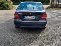 Begagnad Mercedes C220 129 HK (94 kW) 2004 Blå Sedan