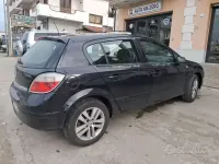 Usata Opel Astra 101 CV (74 kW) 2007 Nero Berlina