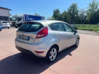 Usata Ford Fiesta Titanium 92 CV (67 kW) 2012 Grigio Berlina