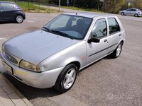 Usata Ford Fiesta 73 CV (53 kW) 1998 Grigio Utilitaria