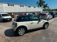 Usata Mini Cooper D 109 CV (80 kW) 2007 Beige Utilitaria