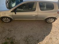 Usata Toyota Yaris 65 CV (47 kW) 2003 Grigio Berlina