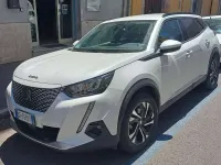 Usata Peugeot e-2008 Allure 100 kW (136 CV) 2021 Bianco SUV