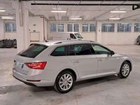 Begagnad Skoda Superb Executive 200 HK (147 kW) 2023 Silver Kombi