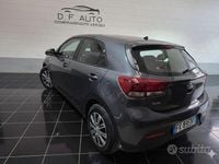 Usata Kia Rio 84 CV (61 kW) 2017 Grigio Berlina