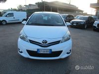 Usata Toyota Yaris 69 CV (50 kW) 2013 Bianco Berlina