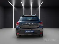 Usata Dacia Sandero Expression 101 CV (74 kW) 2023 Grigio Berlina